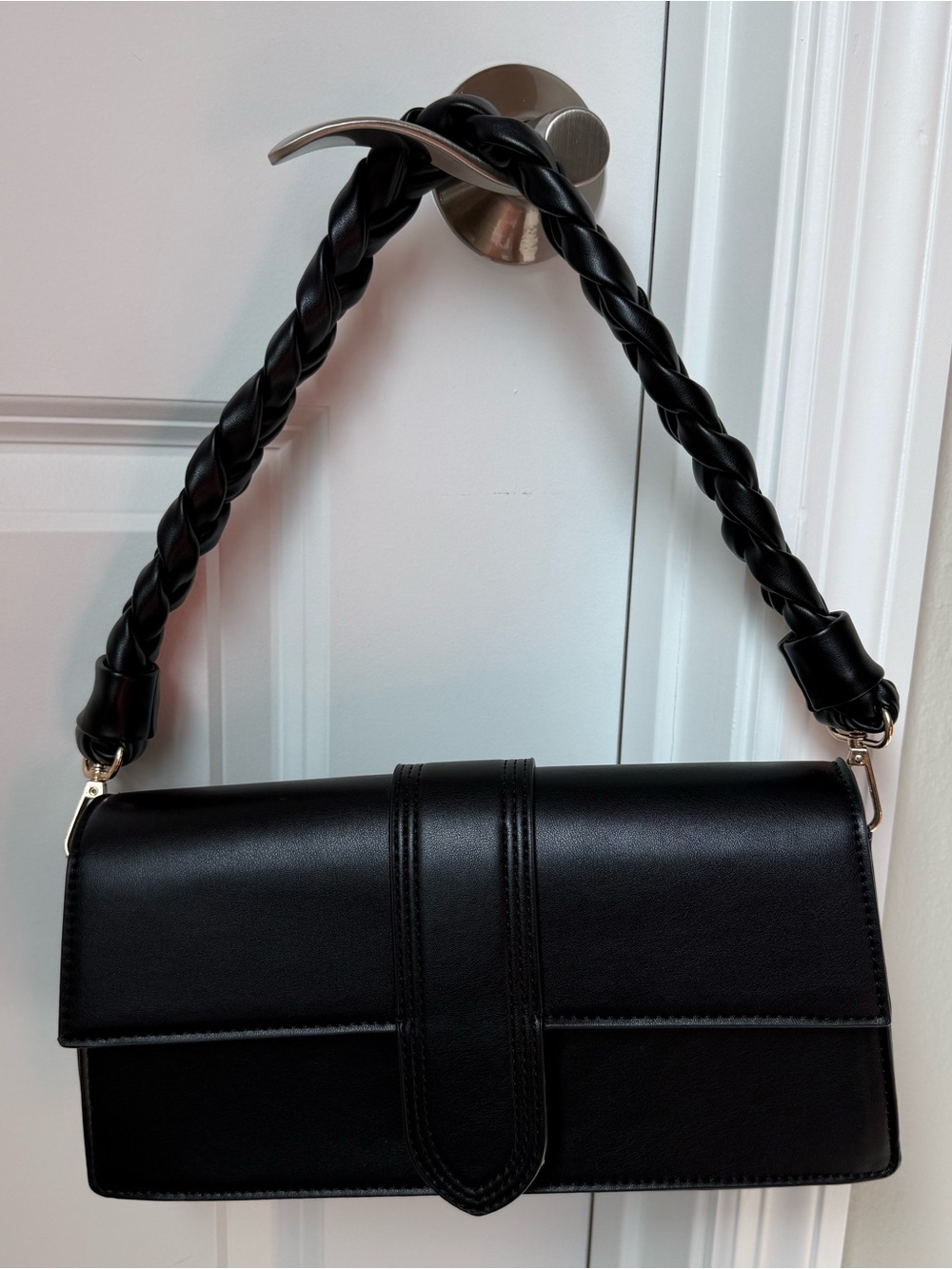 NWT Moda Luxe faux leather black magnetic closure bag with two removable straps - Picture 2 of 10